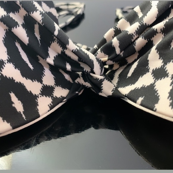 Black and White Bikini Top - Picture 2 of 3